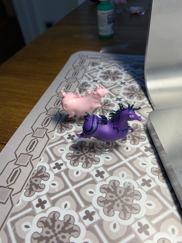 Confronto tra miniatura dipinta e non dipinta Unicorn Fever
